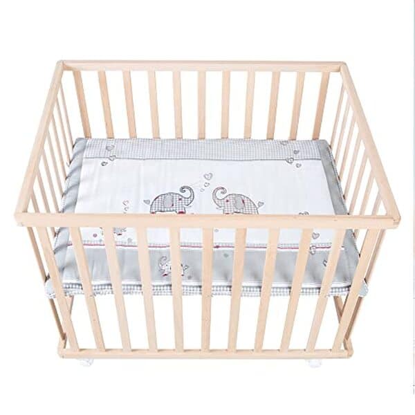 Découvrez notre test approfondi du parc bébé Jumbotwins blanc de roba : praticité, confort et sécurité garantis pour votre enfant