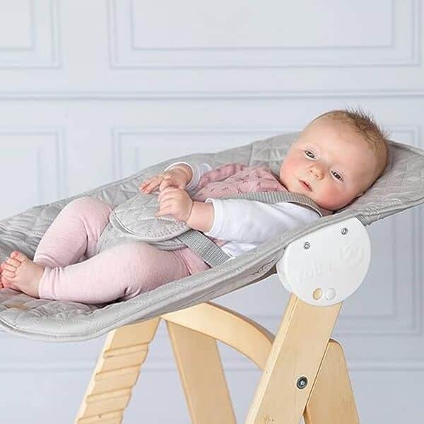 Découvrez notre test complet de la chaise haute évolutive Roba Born Up en bois naturel : confort, sécurité et design pour suivre la croissance de votre enfant.