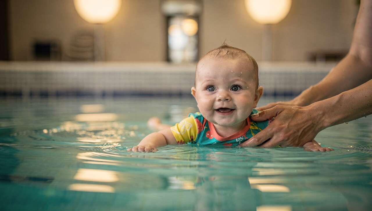 Quand commencer l'apprentissage de la natation pour bébé