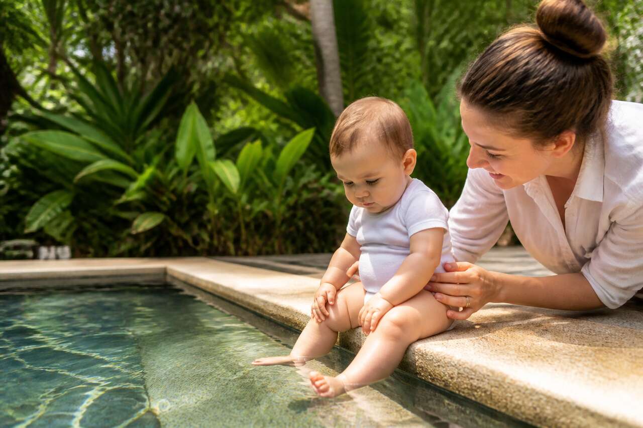 Bébé a peur de l'eau : comment le rassurer efficacement