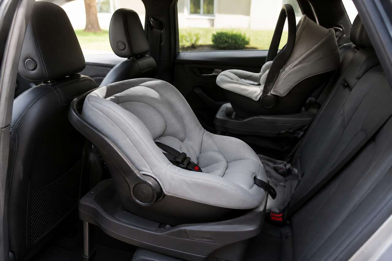 De la naissance à 15 mois : cosy ou coque dos à la route