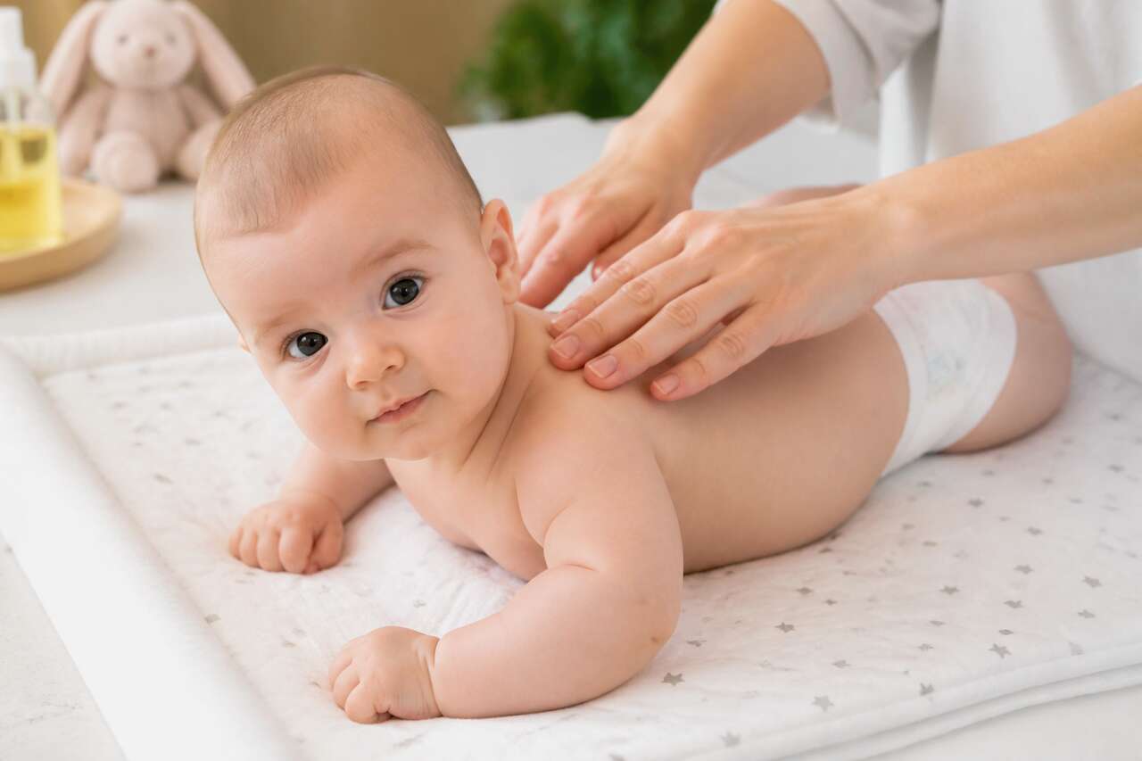 Gestes imm&eacute;diats pour aider b&eacute;b&eacute; &agrave; &eacute;vacuer ses selles