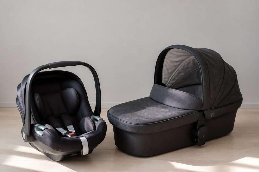 Coque ou nacelle : que choisir pour transporter bébé ?