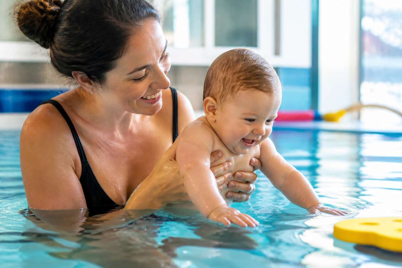 B&eacute;b&eacute;s nageurs et activit&eacute;s aquatiques parent-b&eacute;b&eacute;