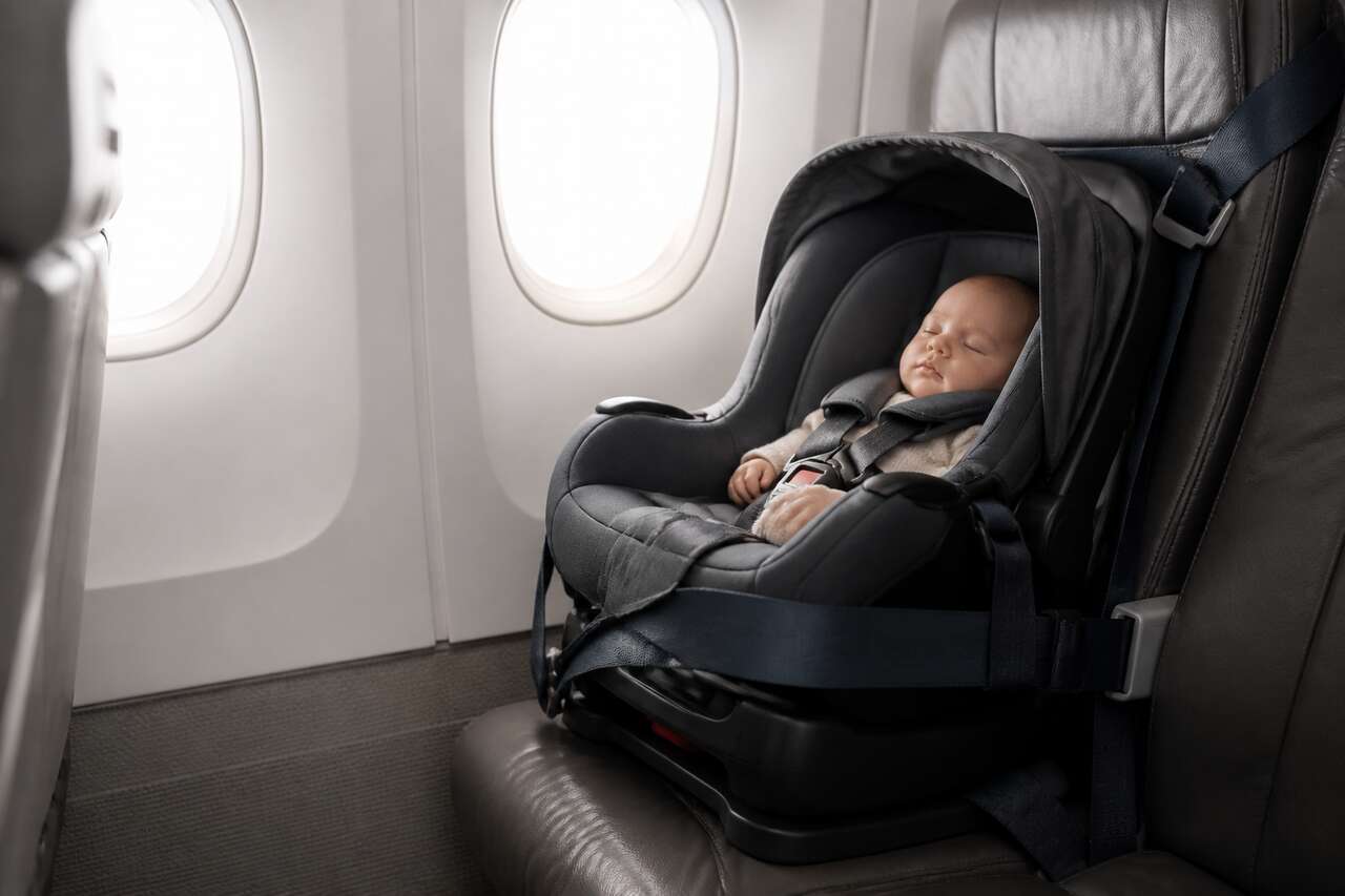 Siège auto en avion: obligatoire ou recommandé selon l’âge et le billet Siège auto en avion: obligatoire ou recommandé selon l’âge et le billet