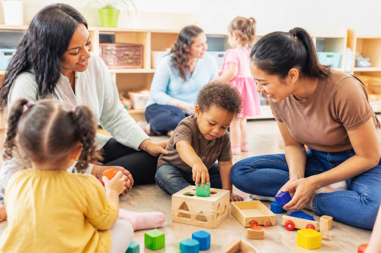 Les étapes de la socialisation de la naissance à 3 ans Les étapes de la socialisation de la naissance à 3 ans