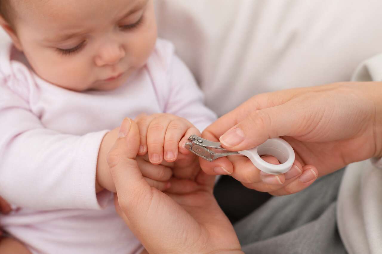 Comment couper les ongles des mains et des pieds sans blesser