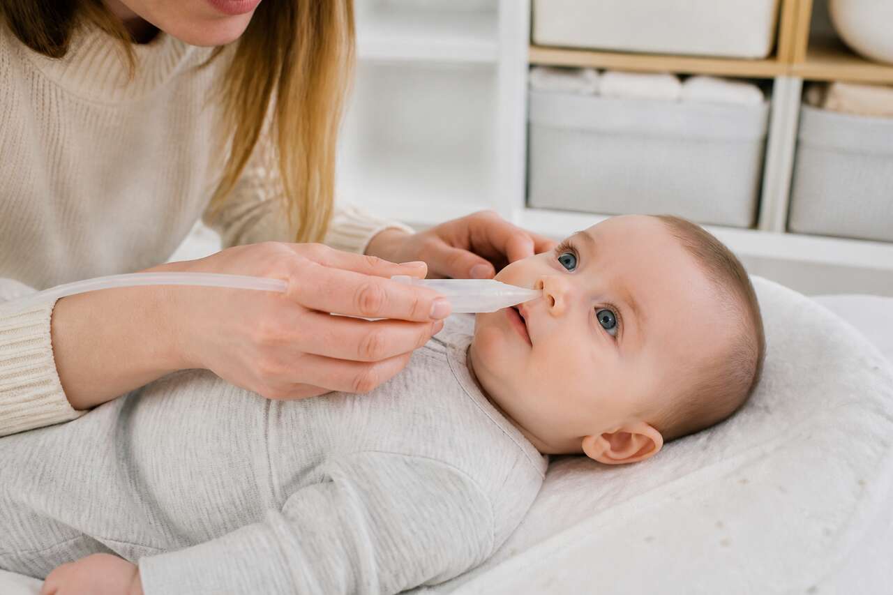 Hygiène nasale du bébé : comment réaliser un bon lavage de nez ?