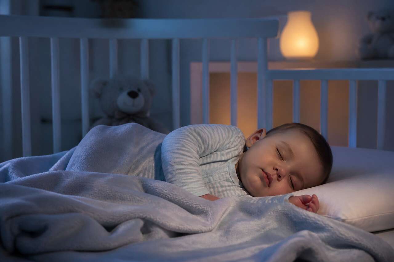 Angoisse de s&eacute;paration la nuit : endormissement, r&eacute;veils, et comment r&eacute;agir
