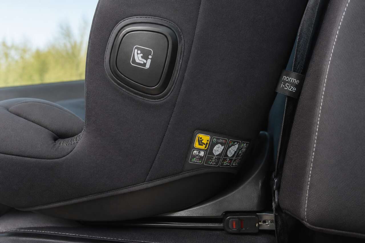 Reconnaître un siège auto i-size : étiquette, marquages et pièges Reconnaître un siège auto i-size : étiquette, marquages et pièges