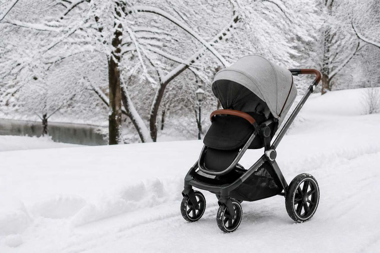 Poussette sur la neige : comment bien la choisir et l'utiliser